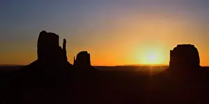 Pillars: Monument Valley - famous sandstone pillars in Monument