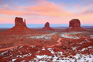 Unique: Monument Valley in Winter, Stone Monolith, Mitten