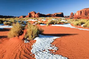 Unique: Monument Valley in Winter, Table Mountains and Monolites