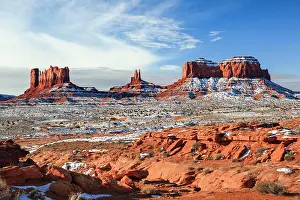 Unique: Monument Valley in Winter, Table Mountains and Monolites