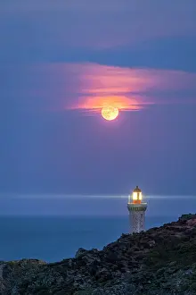 Lines: Full moon over the Bsar lighthouse, Pyrsnses-Ori