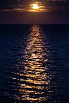 Moonlight: Full Moon, shinig through clouds, over the Wadden