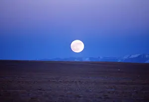 Tibet: FULL MOON OVER TIBETAN PLATEAU - Brightest for 133 years