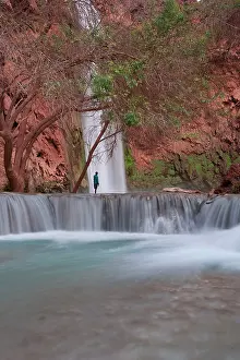 Peter Mather: Mooney Falls / Havasupai Falls with tourist (Kennedy