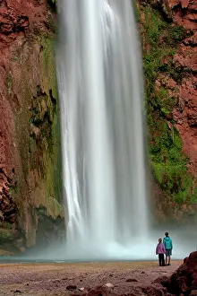 Peter Mather: Mooney Falls / Havasupai Falls with tourists (Kennedy
