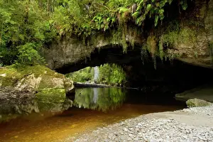 Amidst: Moria Gate Arch - and picturesque Oparara river