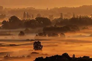 Break: Morning atmosphere with autumn fog at Lake Constance