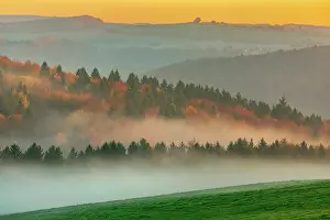 190422: Morning fog scenery - morning fog in wooded valleys of a gen