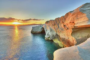 Tuff: Morning light, sunrise, sun as star, orange-red
