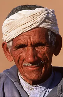 Berbers: MOROCCO - BERBER FACE CLOSE-UP