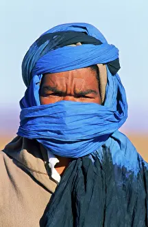Dressing: Morocco - berber at Tinfou, dressing up as the