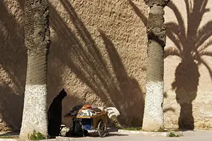 Cart: Morocco - Old man and his handcart with woollens