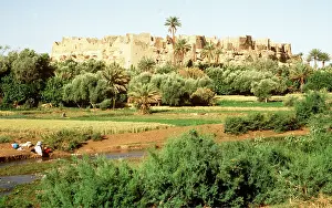 Villages: MOROCCO - Women washing in Ziz River