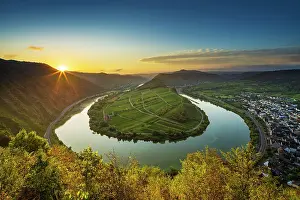Moselle: Mosel river loop, at sunrise, Bremm, Moselle valley