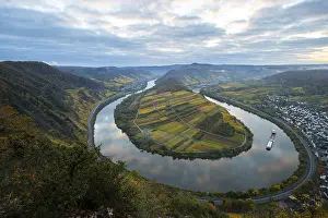 Vine: The Moselle bend, a beautiful river