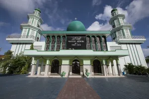 Dome: Mosque - front of Mosque (Masjid An-Nur), Dili