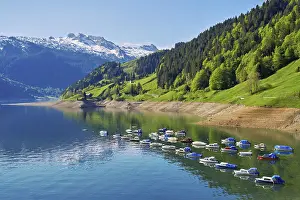 Boats: Motorboats moored at the reservoir