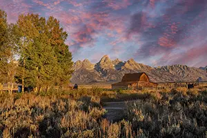 Teton: Moulton barn at sunrise and Teton Range, Grand Teton