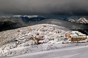 Buller: Mount Buller Alpine Resort ski village. under dark