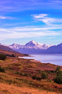 Highway: Mount Cook above Lake Pukaki, Aoraki Mount Cook National