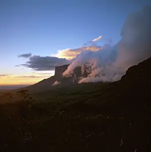 Roraima: Mount Kukenaam (Kukenan, Kukenan, Cuguenan) from