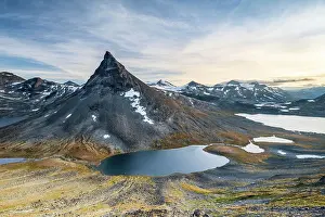 Jotunheimen: Mount Kyrkja with mountain landscape and lakes