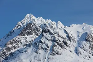 Austvagoya: Mount Langstrandtinden in winter snow