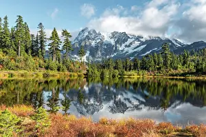 Snoqualmie: Mount Mt. Shuksan with reflection in Picture Lake
