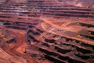 Mining: Mount Newman iron mine on Mount Whaleback