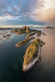 Surrounding: Mount Torghatten with surrounding islands, Brcnncysund
