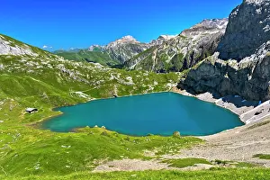 Simmental: Mountain lake Iffigsee, Lenk in the Simmental, Switzerland