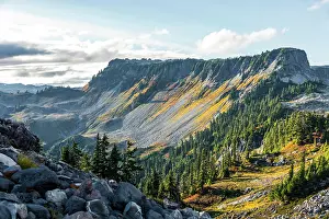 Snoqualmie: Mountain landscape in autumn, Tabletop Mountain