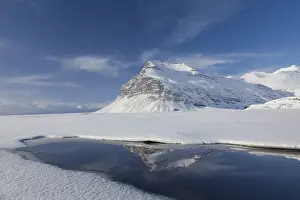 Hornafjoerdur: Mountain landscape Fellsfjall in winter - Iceland