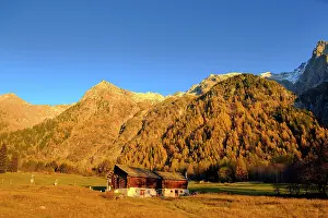 Maloja: Mountain landscape with hut in autumn, Maloja Pass