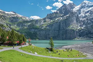 Kandersteg: Mountain landscape on Lake Oeschinen with Blaemlisalp