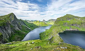 Lofoten: Mountain landscape with pointed mountain peaks