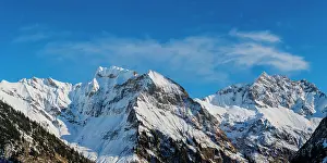 Chain: Mountain panorama in winter from Untere Lugenalpe, 1