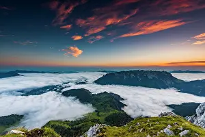 Wilder: Mountain peak with sea of fog at sunrise, Wilder