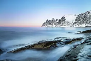 Icefeld: Mountain peaks at Tungeneset, Devil's Teeth, Okshornan
