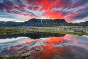 Norrbotten: Mountain range reflected in the lake in evening