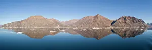 Tough: Mountain reflection panorama, Godthab Golf