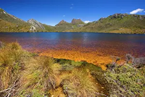 Cradle: Mountain scenery - Dove Lake in front of massive