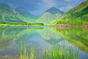 Ponticum: Mountain Scenery - reflection of Buachaille Etive