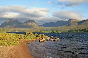 Beinn: Mountain scenery - view from the shores of Loch