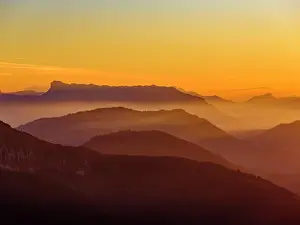 Berge: Mountain silhouettes at dusk, Alpine panorama from