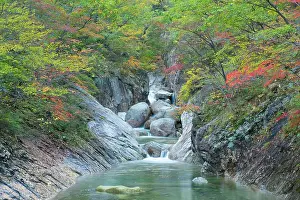 Korean: Mountain stream in Seoraksan National Park, with