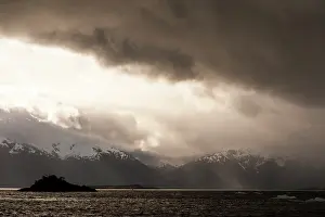 Ohiggins: Mountains with cloudy sky