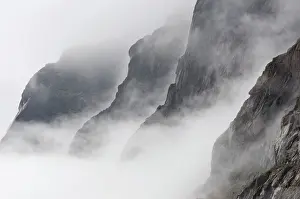 Conserve: Mountains in fog, Prince Christian Sound