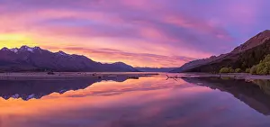 Howse: Mountains with lake Wakatipu at sunrise, Glenorchy
