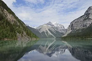 Alberta: Mountains reflected in Kinney Lake